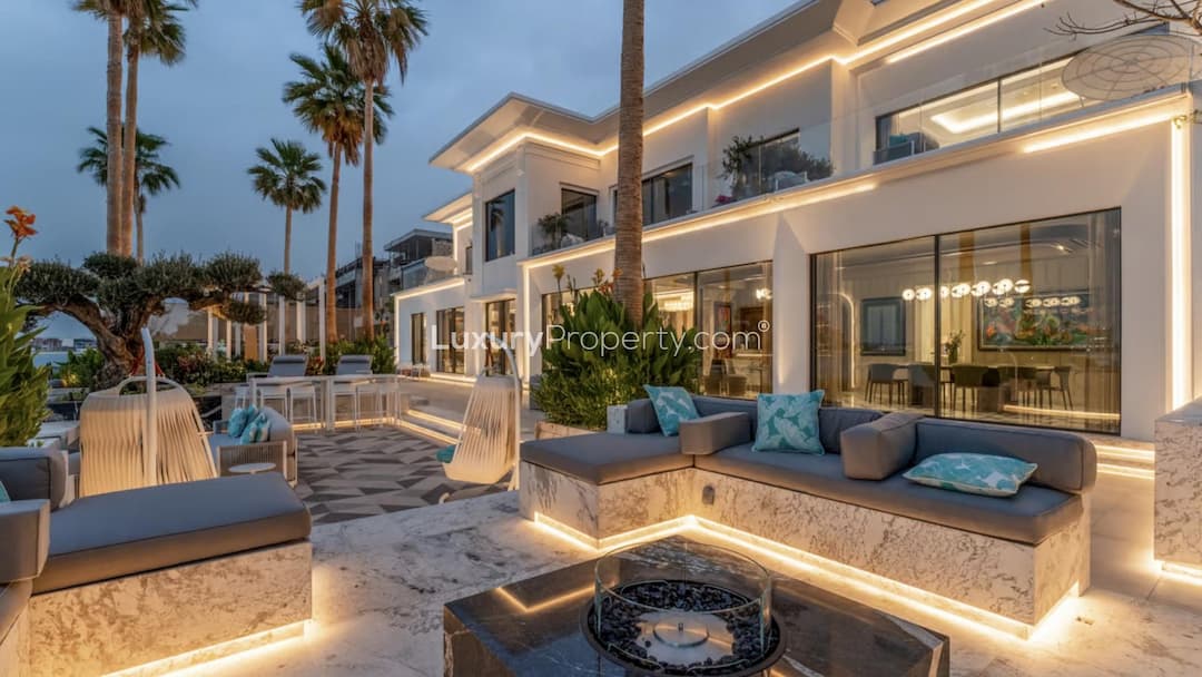 6-Bedroom Villa for Sale in Signature Villas Frond K, Palm Jumeirah, Dubai